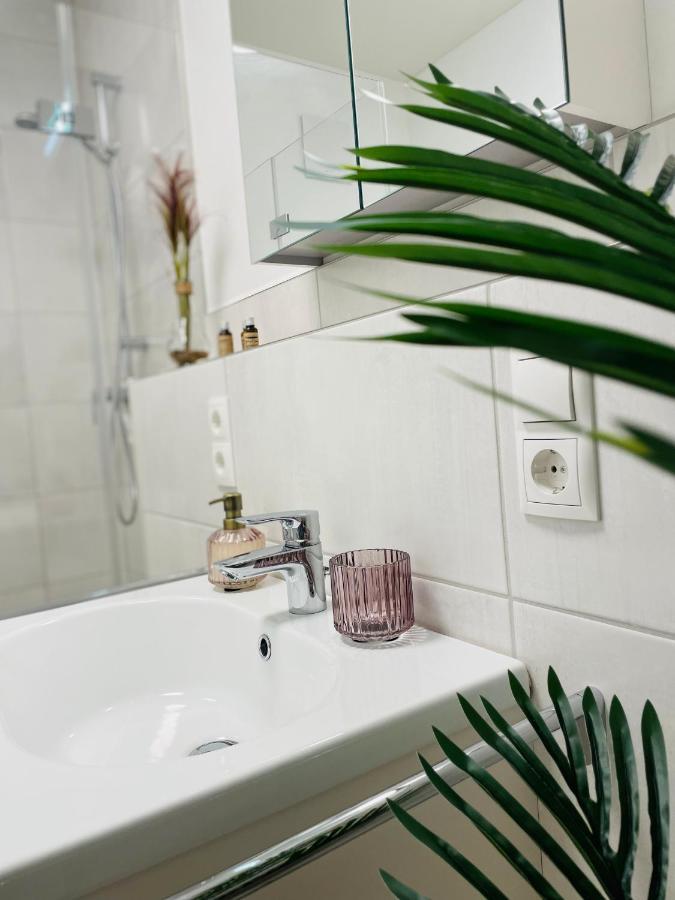 Klassen Stay - Exklusives Apartment Am Hbf - Kueche, Netflix, Kingsizebett Koblenc Exteriér fotografie